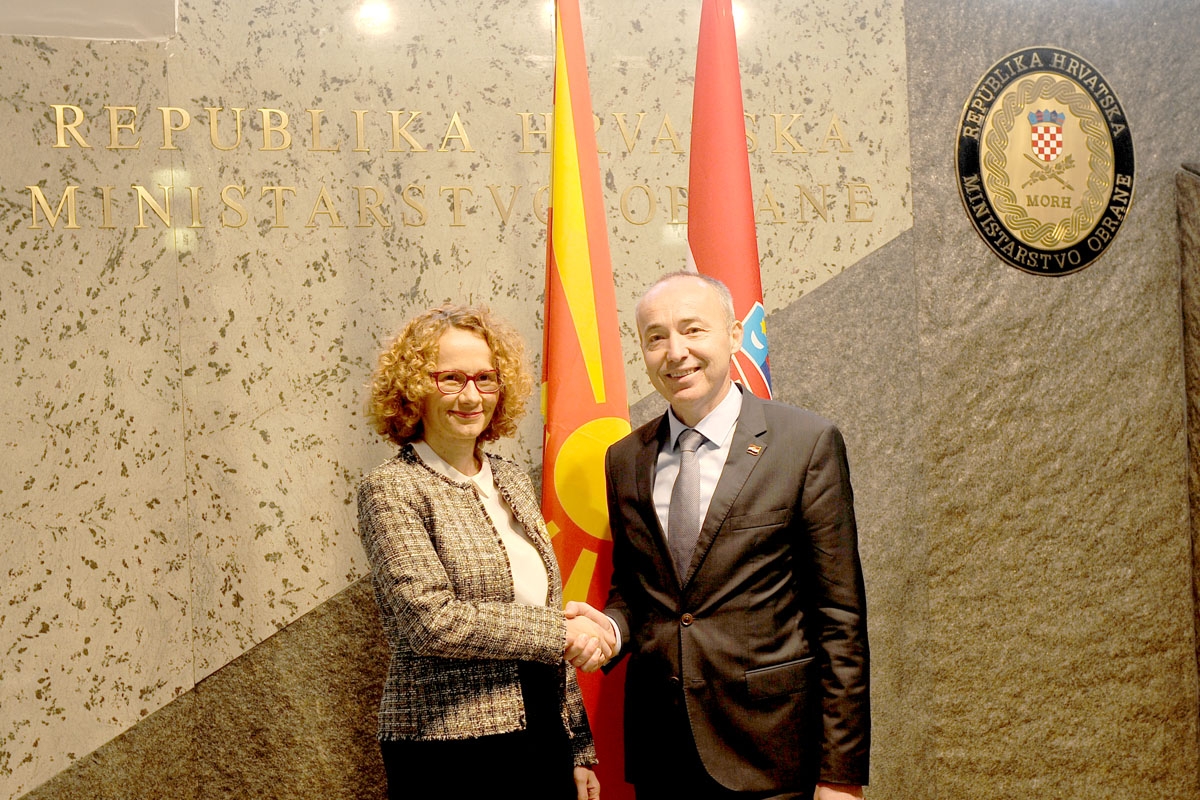 https://www.morh.hr/wp-content/gallery/posjet-ministrice-obrane-republike-makedonije-rh-i-morh-u/mk_21112017_29.jpg