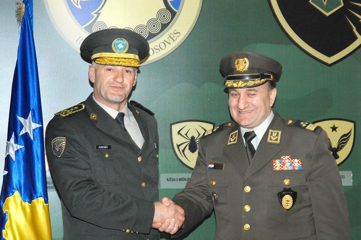 https://www.morh.hr/wp-content/gallery/posjet-naelnika-gs-os-rh-republici-kosovo-i-kfor-u/kosovo_16042012_3.jpg