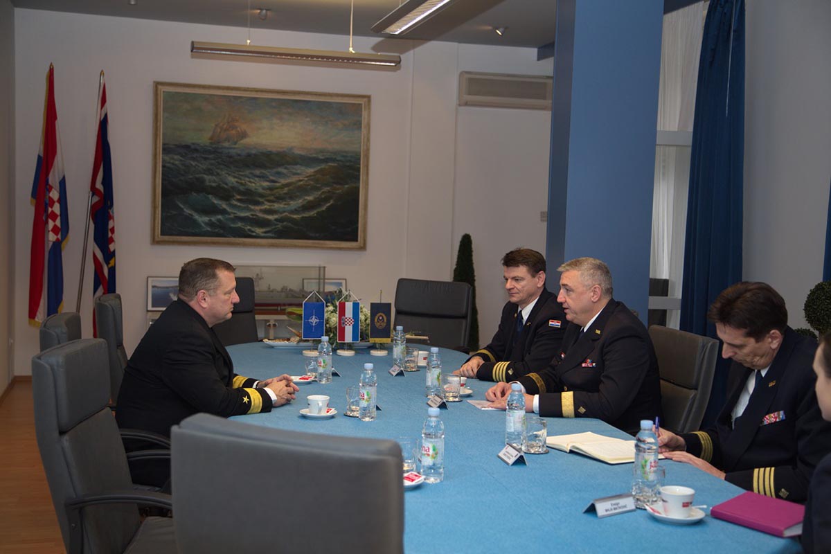 https://www.morh.hr/wp-content/gallery/posjet-skupine-nato-brodova-splitskoj-luci-lora/nato_st_10022015_03.jpg