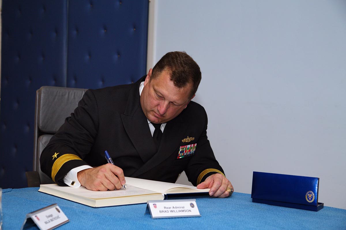 https://www.morh.hr/wp-content/gallery/posjet-skupine-nato-brodova-splitskoj-luci-lora/nato_st_10022015_07.jpg