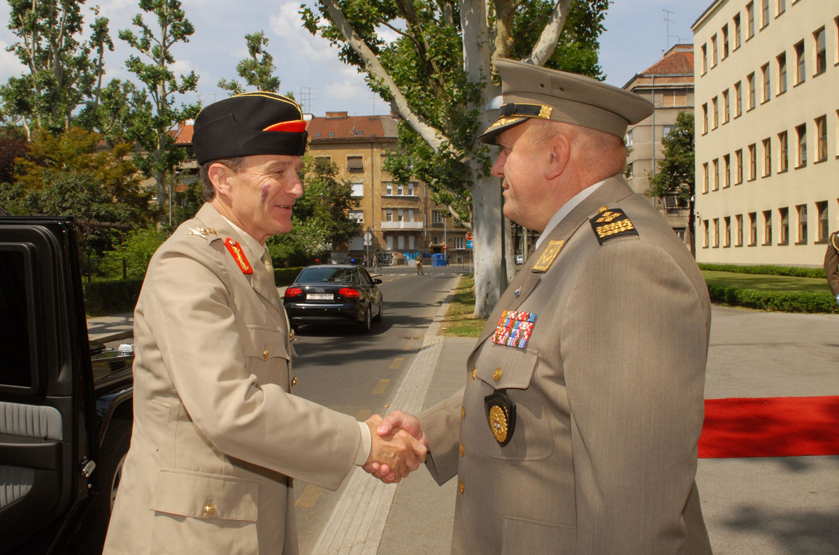https://www.morh.hr/wp-content/gallery/posjet-zamjenika-zapovjednika-nato-zapovjednitva-za-operacije/doc_0008_06072010.jpg