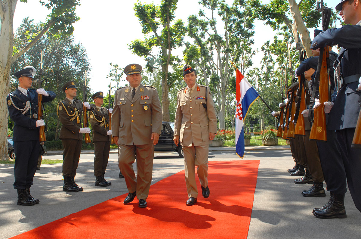 https://www.morh.hr/wp-content/gallery/posjet-zamjenika-zapovjednika-nato-zapovjednitva-za-operacije/doc_0033_06072010.jpg