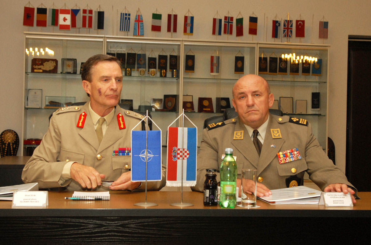 https://www.morh.hr/wp-content/gallery/posjet-zamjenika-zapovjednika-nato-zapovjednitva-za-operacije/doc_0064_06072010.jpg