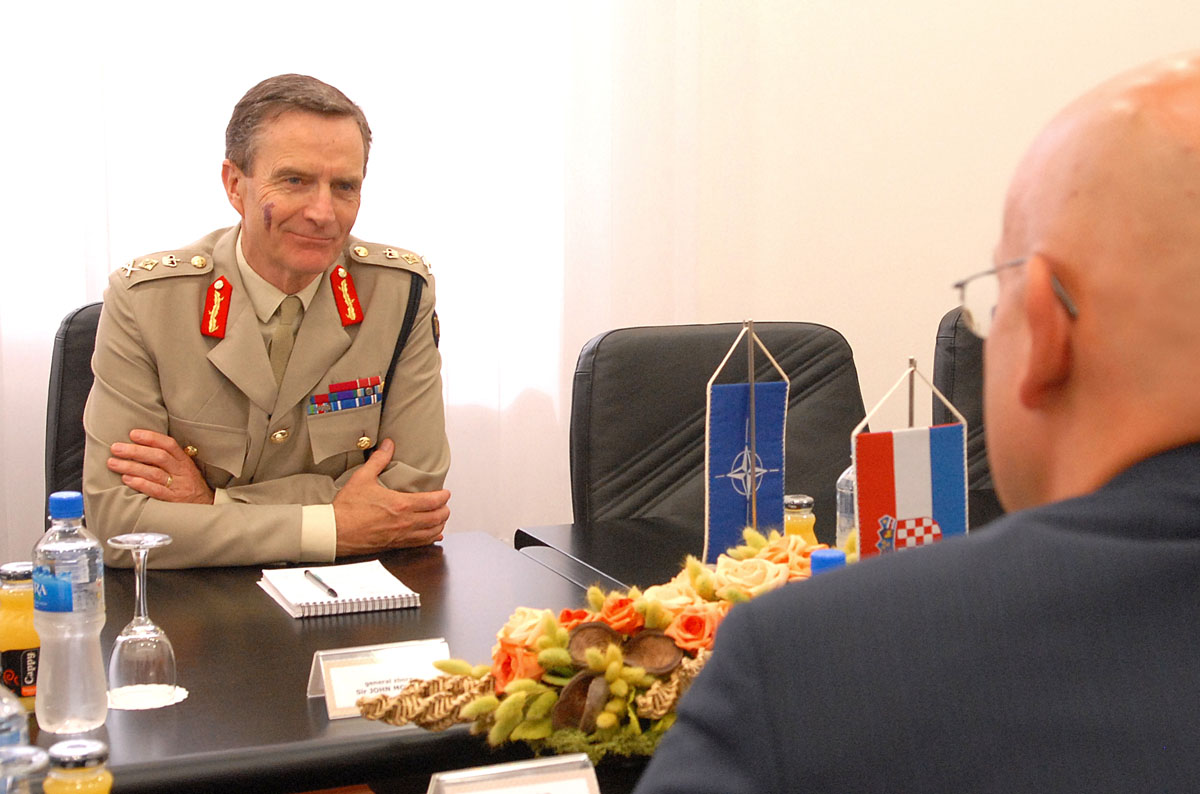 https://www.morh.hr/wp-content/gallery/posjet-zamjenika-zapovjednika-nato-zapovjednitva-za-operacije/doc_0144_06072010.jpg