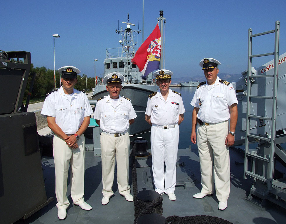 https://www.morh.hr/wp-content/gallery/posjet-zapovijednika-francuske-mornarice-hrm-u/forissiera_060709_1.jpg