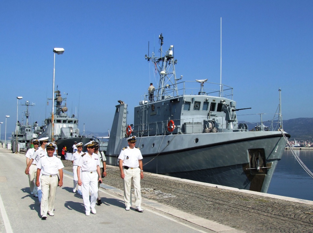 https://www.morh.hr/wp-content/gallery/posjet-zapovijednika-francuske-mornarice-hrm-u/forissiera_060709_5.jpg