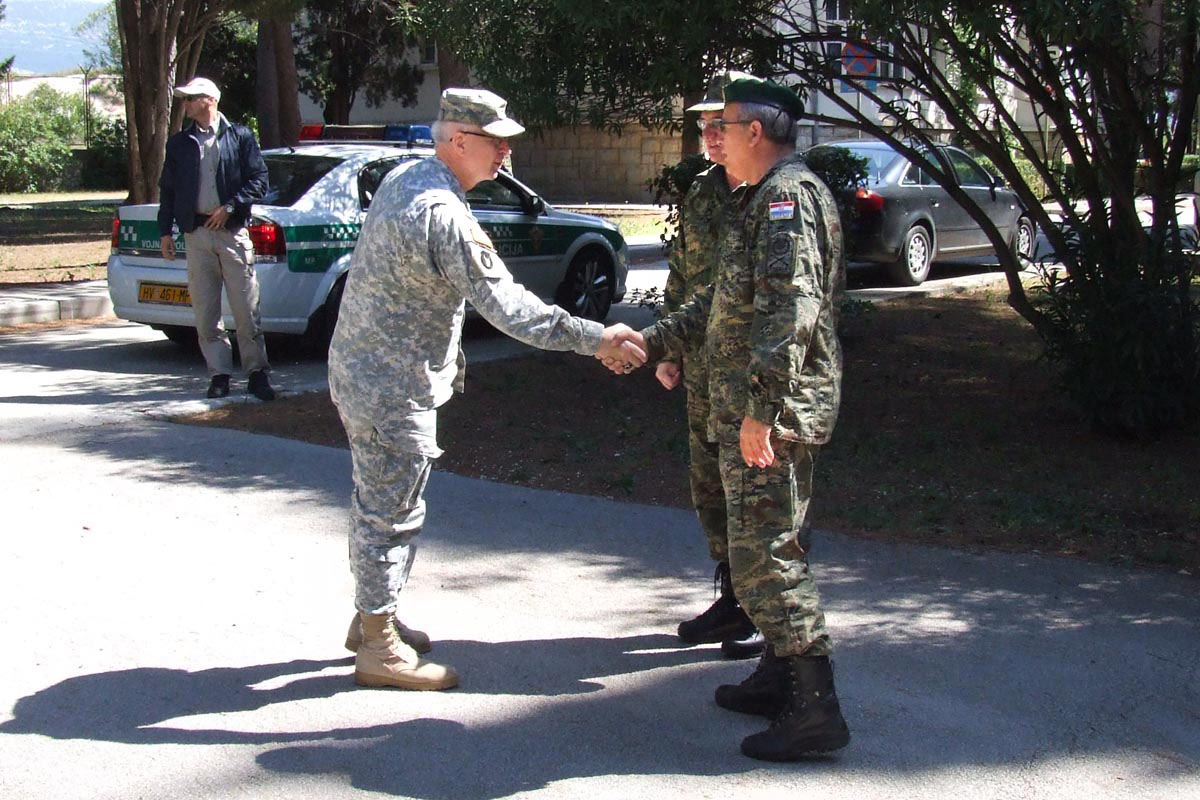 https://www.morh.hr/wp-content/gallery/posjet-zapovjednika-nacionalne-garde-minnesote-divuljama-17052012/nash_17052012_1.jpg
