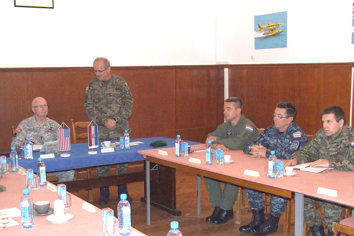 https://www.morh.hr/wp-content/gallery/posjet-zapovjednika-nacionalne-garde-minnesote-divuljama-17052012/nash_17052012_3.jpg