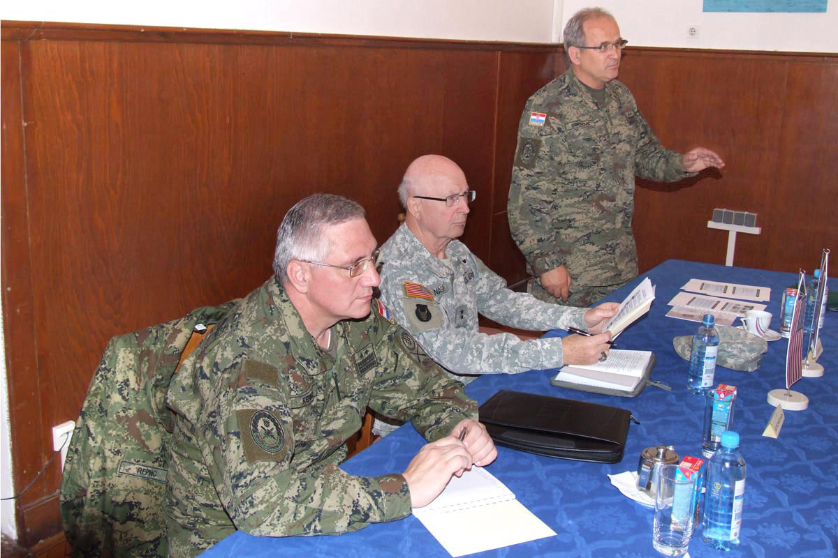 https://www.morh.hr/wp-content/gallery/posjet-zapovjednika-nacionalne-garde-minnesote-divuljama-17052012/nash_17052012_4.jpg