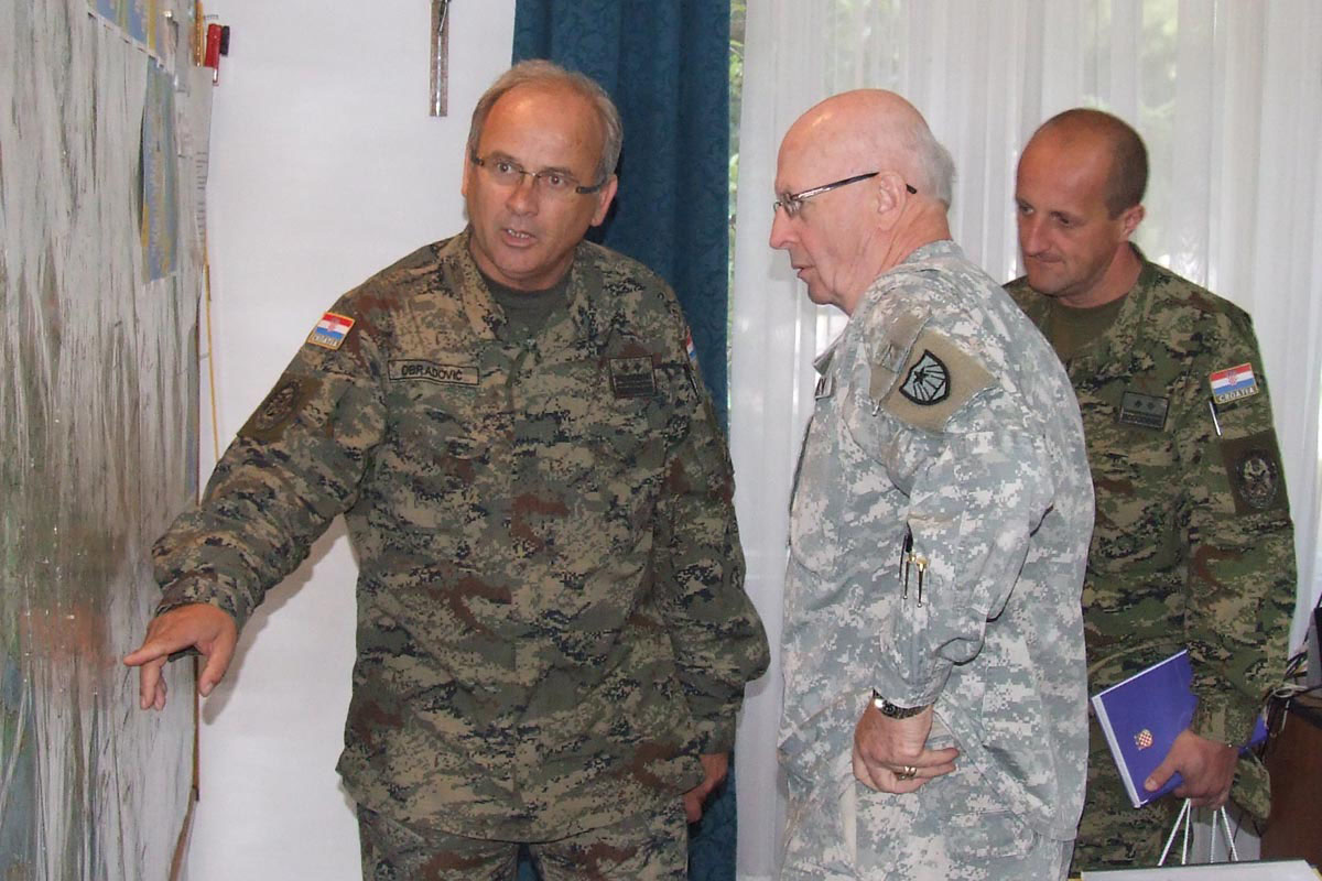 https://www.morh.hr/wp-content/gallery/posjet-zapovjednika-nacionalne-garde-minnesote-divuljama-17052012/nash_17052012_6.jpg