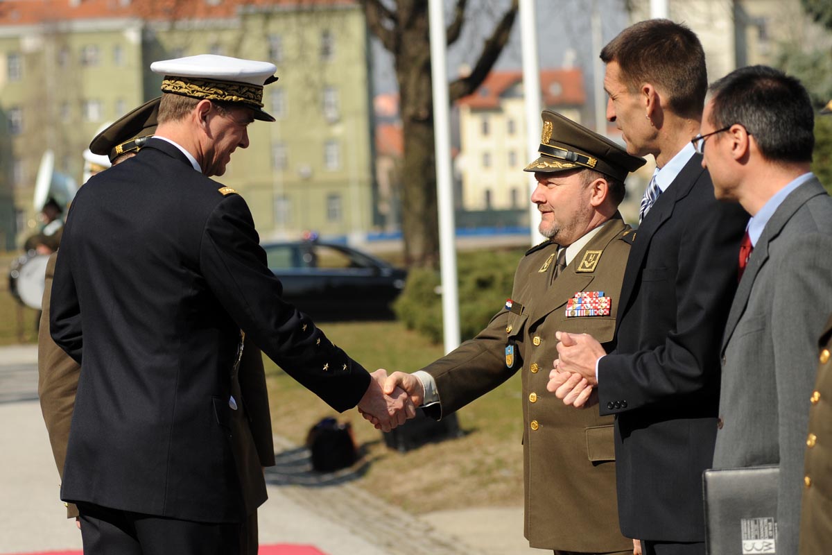 https://www.morh.hr/wp-content/gallery/posjet-zapovjednika-nato-zapovjedbitva-za-transformacije-hvu/0021_morh.hr_08032012.jpg