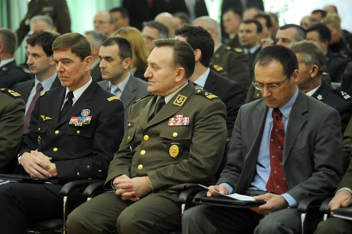 https://www.morh.hr/wp-content/gallery/posjet-zapovjednika-nato-zapovjedbitva-za-transformacije-hvu/0023_morh.hr_08032012.jpg