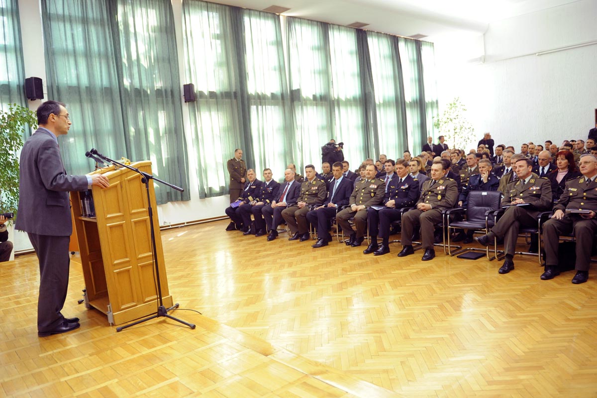 https://www.morh.hr/wp-content/gallery/posjet-zapovjednika-nato-zapovjedbitva-za-transformacije-hvu/0028_morh.hr_08032012.jpg