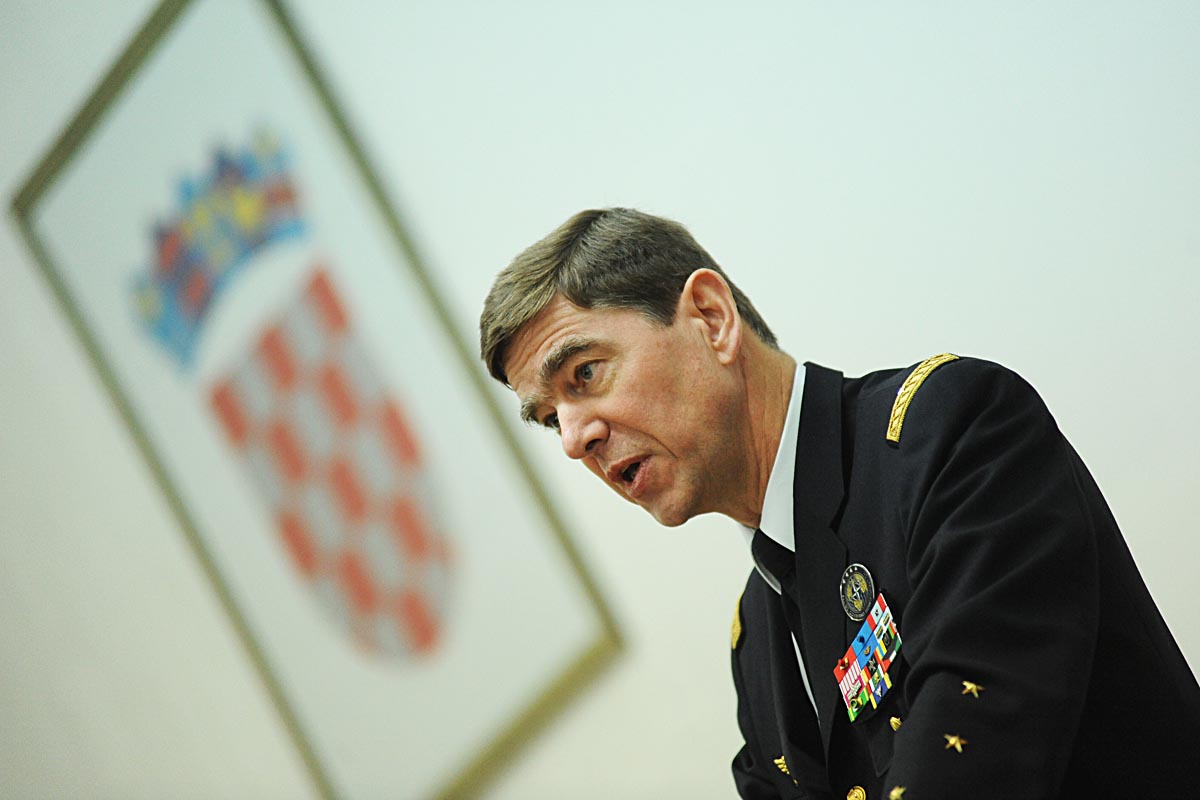 https://www.morh.hr/wp-content/gallery/posjet-zapovjednika-nato-zapovjedbitva-za-transformacije-hvu/0032_morh.hr_08032012.jpg