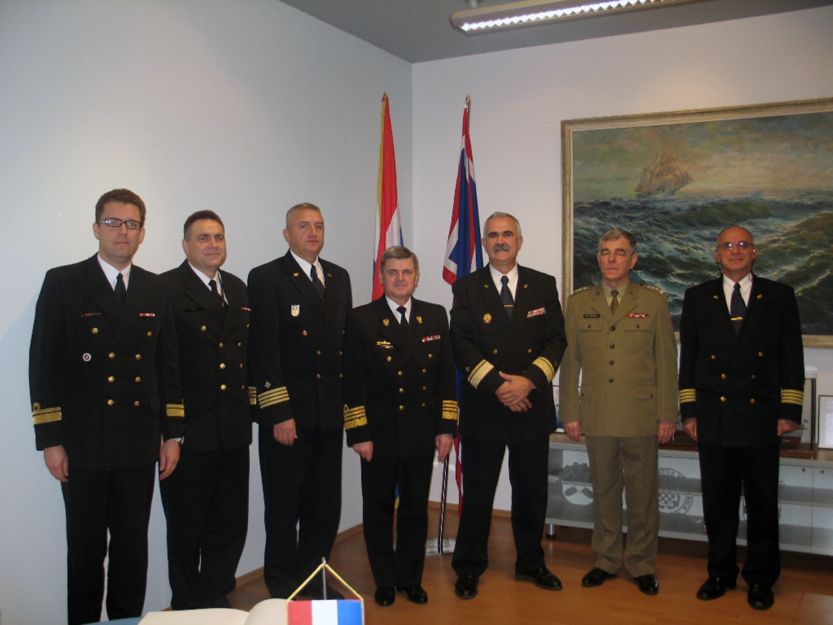 https://www.morh.hr/wp-content/gallery/posjet-zapovjednika-poljske-ratne-mornarice-hrm-u-02122010/hrm_05_20101202_v.jpg