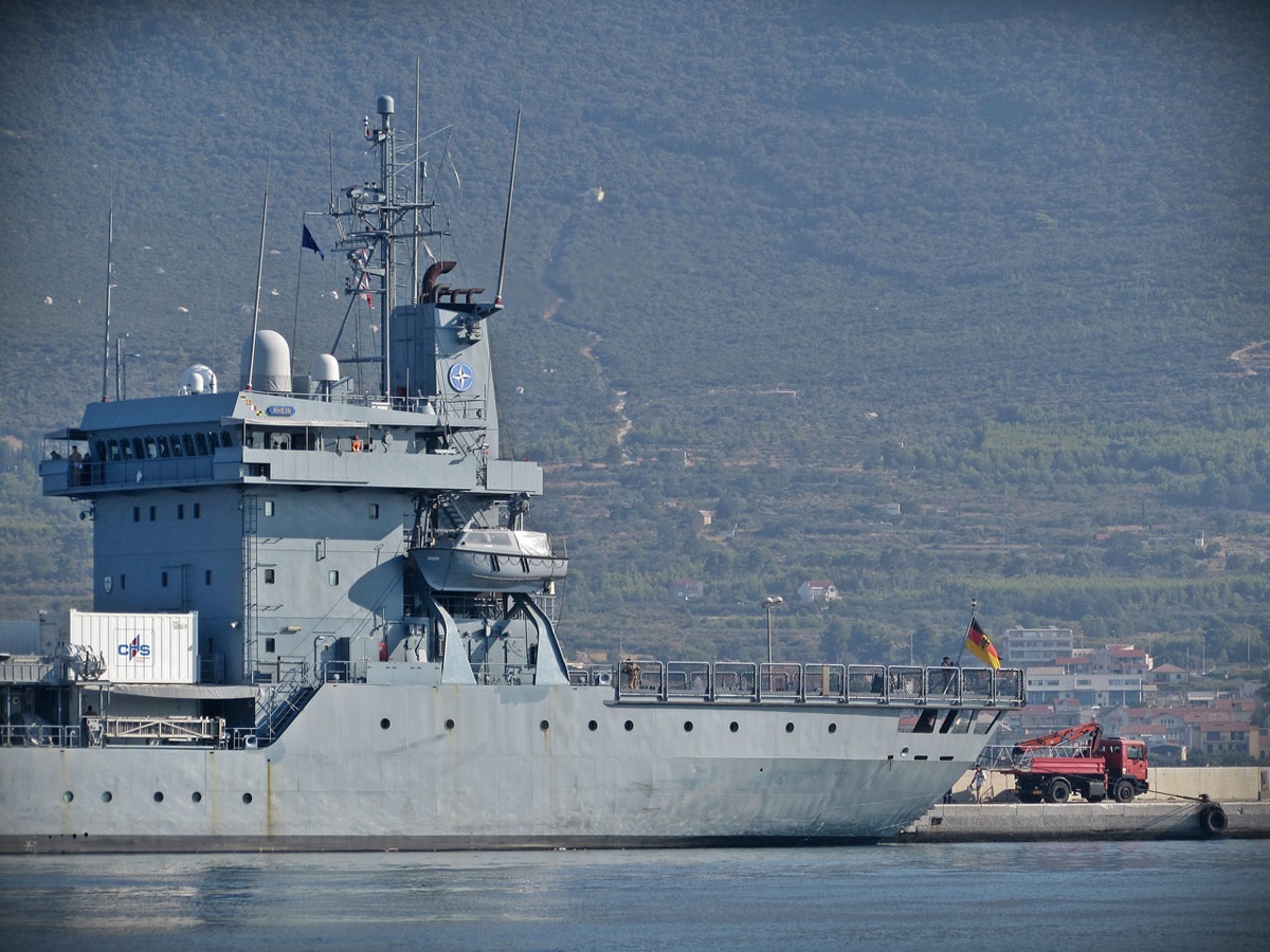 https://www.morh.hr/wp-content/gallery/posjet-zapovjednog-broda-nato-skupine-snmcmg2-hrm-u-i-splitu/brod_rhein_10082018_03.jpg