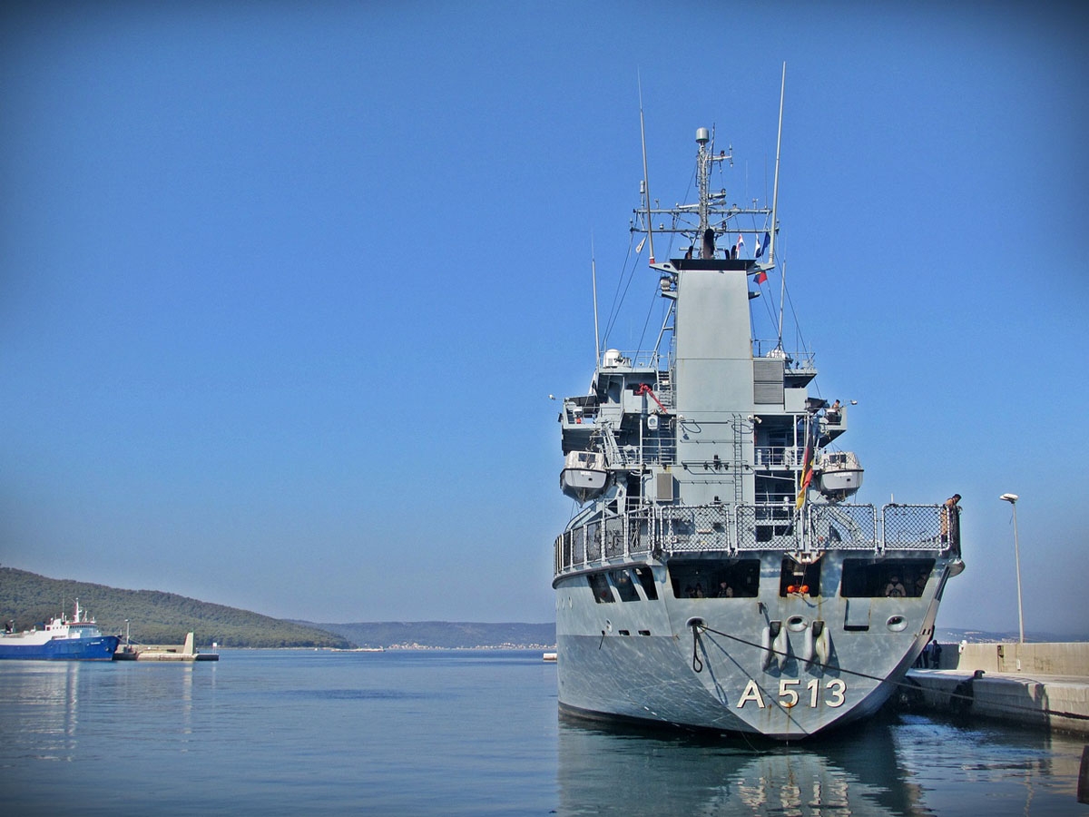 https://www.morh.hr/wp-content/gallery/posjet-zapovjednog-broda-nato-skupine-snmcmg2-hrm-u-i-splitu/brod_rhein_10082018_11.jpg