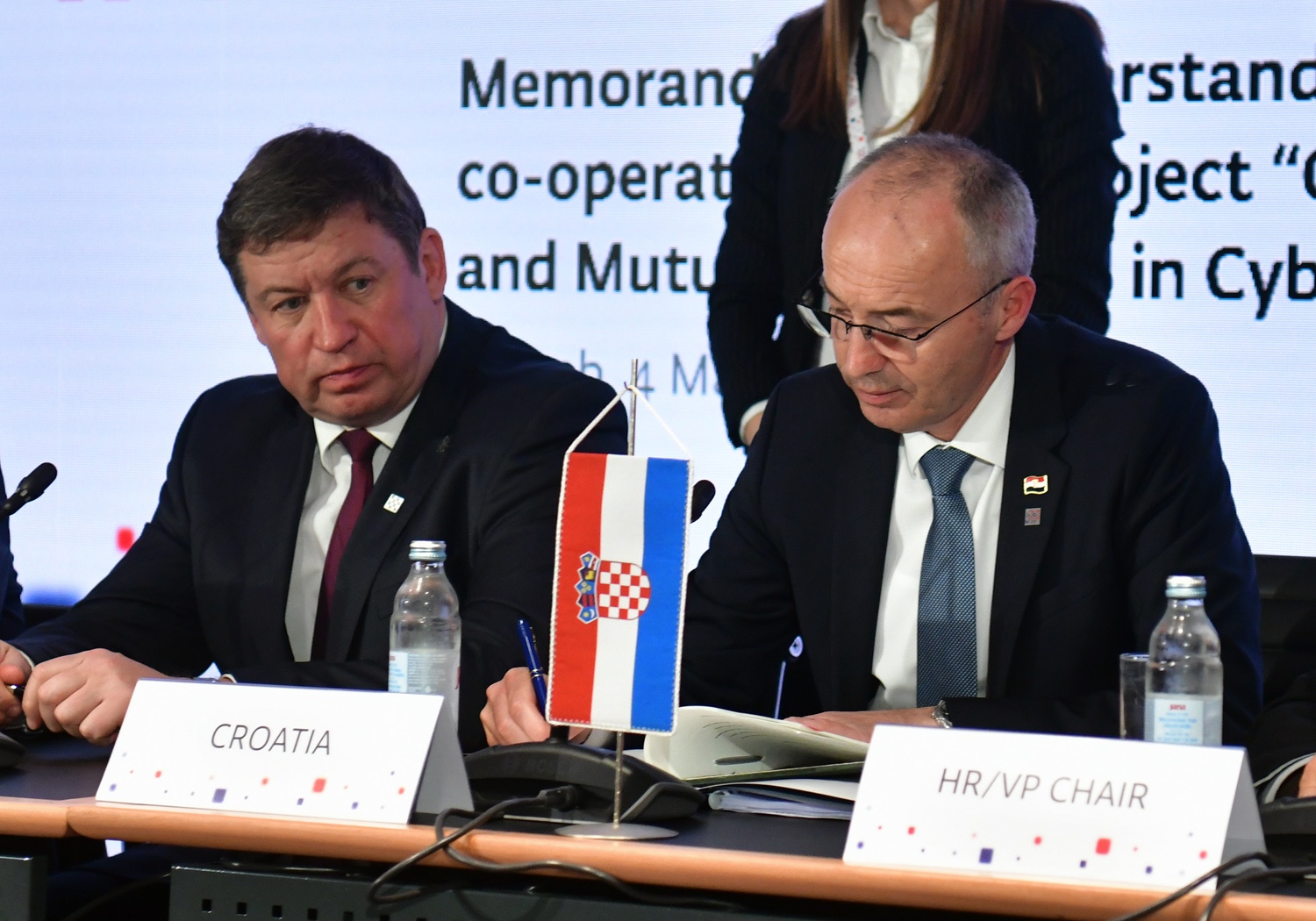https://www.morh.hr/wp-content/gallery/potpisan-memorandum-za-pesco-projekt-u-podrucju-kiberneticke-sigurnosti-1/20200304-pesco-04.jpg