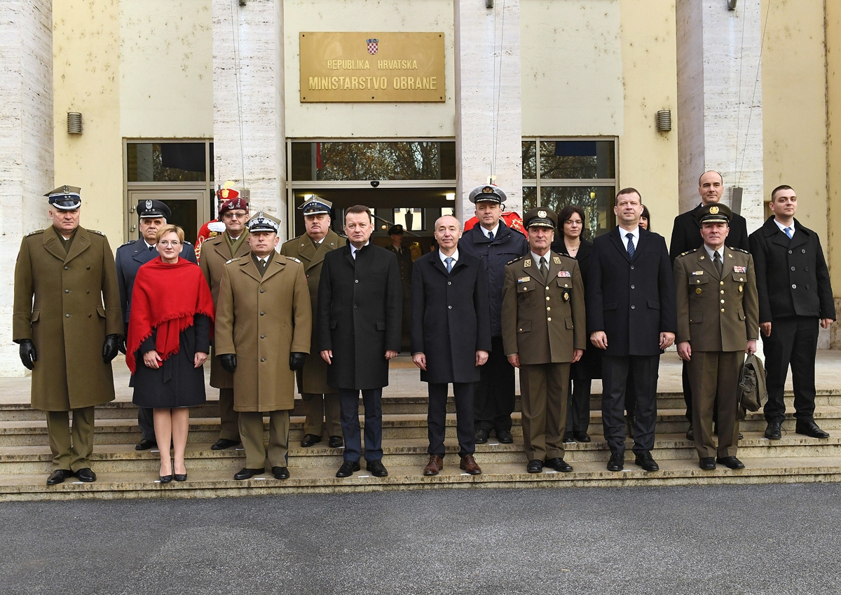 https://www.morh.hr/wp-content/gallery/potpisan-sporazum-o-obrambenoj-suradnji-hrvatske-i-poljske/krsticevic_blaszczak_zagreb_14012019_140119_21.jpg