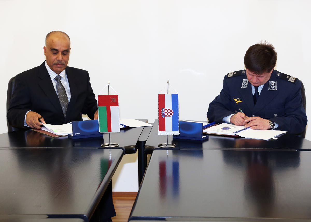 https://www.morh.hr/wp-content/gallery/potpisan-sporazum-o-obuci-omanskih-pilota/sporazum_oman_05042014_02.jpg