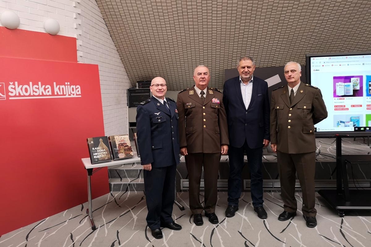 https://www.morh.hr/wp-content/gallery/potpisan-sporazum-o-znanstveno-tehnickoj-suradnji-hvu-a-i-skolske-knjige-2019/sporazum_o_suradnji_skolska_knjiga_hr_vojno_uciliste05062019_04.jpg