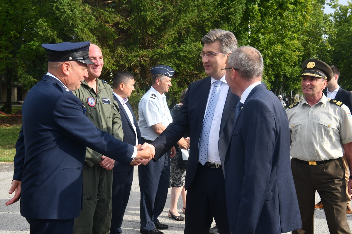 https://www.morh.hr/wp-content/gallery/povijesni-dolazak-aviona-f-16-barak-u-hrvatsku/f16_barak_hrvatska_02082018_05.jpg