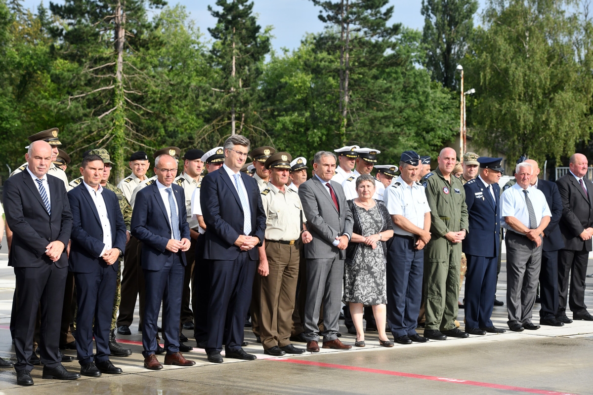 https://www.morh.hr/wp-content/gallery/povijesni-dolazak-aviona-f-16-barak-u-hrvatsku/f16_barak_hrvatska_02082018_07.jpg