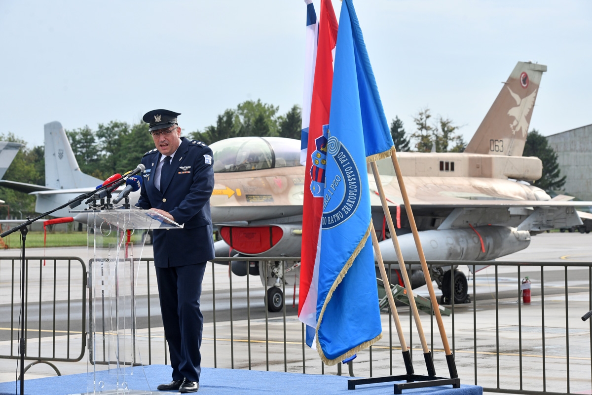 https://www.morh.hr/wp-content/gallery/povijesni-dolazak-aviona-f-16-barak-u-hrvatsku/f16_barak_hrvatska_02082018_10.jpg