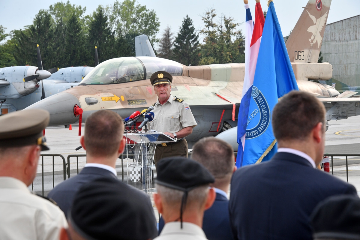 https://www.morh.hr/wp-content/gallery/povijesni-dolazak-aviona-f-16-barak-u-hrvatsku/f16_barak_hrvatska_02082018_14.jpg
