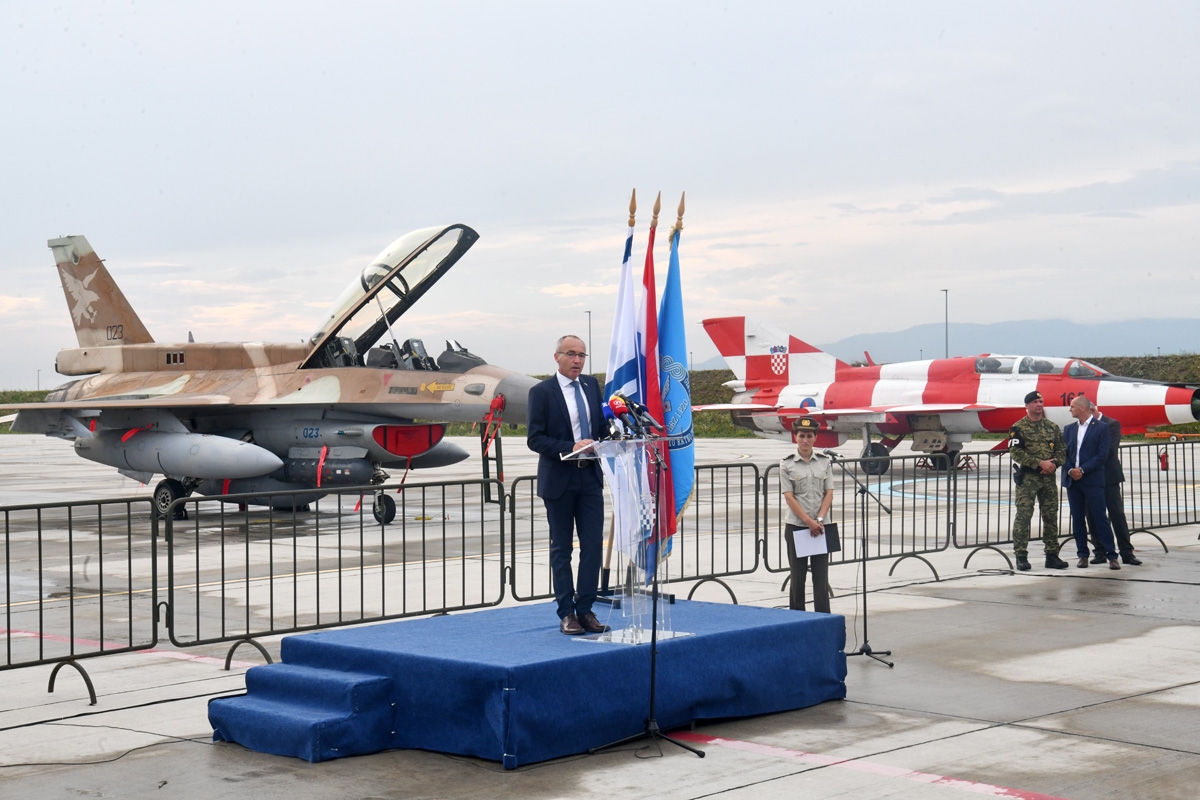 https://www.morh.hr/wp-content/gallery/povijesni-dolazak-aviona-f-16-barak-u-hrvatsku/f16_barak_hrvatska_02082018_16.jpg