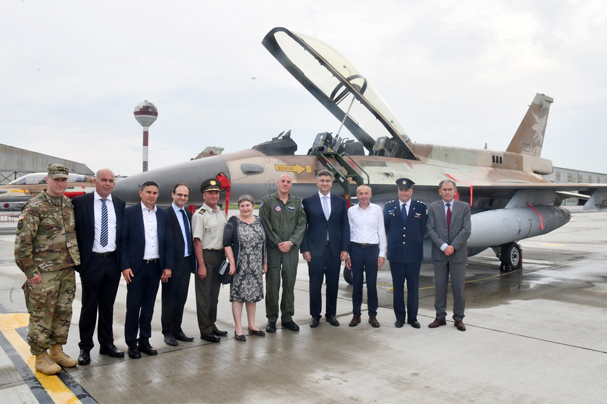 https://www.morh.hr/wp-content/gallery/povijesni-dolazak-aviona-f-16-barak-u-hrvatsku/f16_barak_hrvatska_02082018_23.jpg