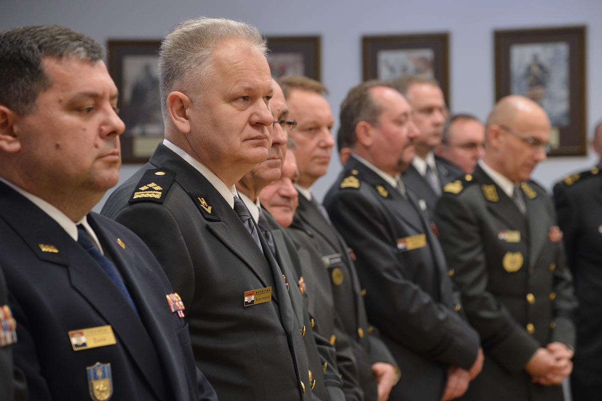 https://www.morh.hr/wp-content/gallery/povodom-umirovljenja-visoke-casnike-osrh-primila-predsjednica-rh/02-umirovljenja_morh-jkopi_12012018.jpg
