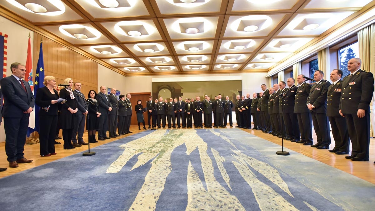 https://www.morh.hr/wp-content/gallery/povodom-umirovljenja-visoke-casnike-osrh-primila-predsjednica-rh/09_ured_predsjednice_vjovanovac_12012018.jpg