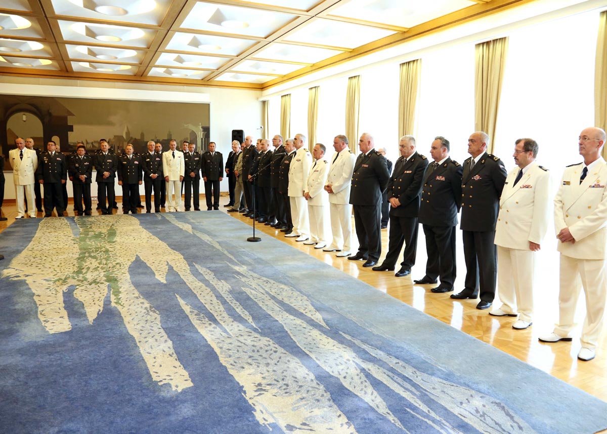 https://www.morh.hr/wp-content/gallery/povodom-umirovljenja-visoke-casnike-osrh-primio-predsjednik-rh/umirovljenja_09062014_03.jpg