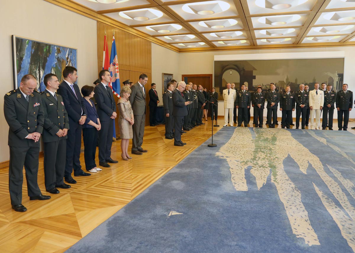 https://www.morh.hr/wp-content/gallery/povodom-umirovljenja-visoke-casnike-osrh-primio-predsjednik-rh/umirovljenja_09062014_04.jpg