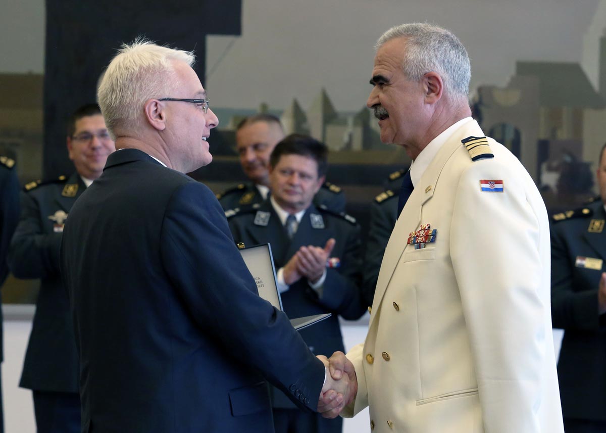 https://www.morh.hr/wp-content/gallery/povodom-umirovljenja-visoke-casnike-osrh-primio-predsjednik-rh/umirovljenja_09062014_06.jpg
