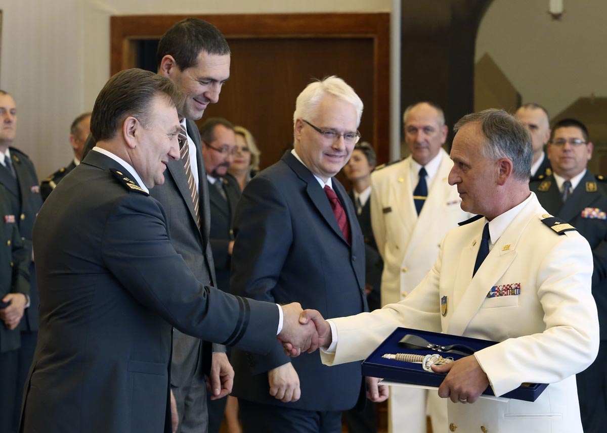 https://www.morh.hr/wp-content/gallery/povodom-umirovljenja-visoke-casnike-osrh-primio-predsjednik-rh/umirovljenja_09062014_08.jpg