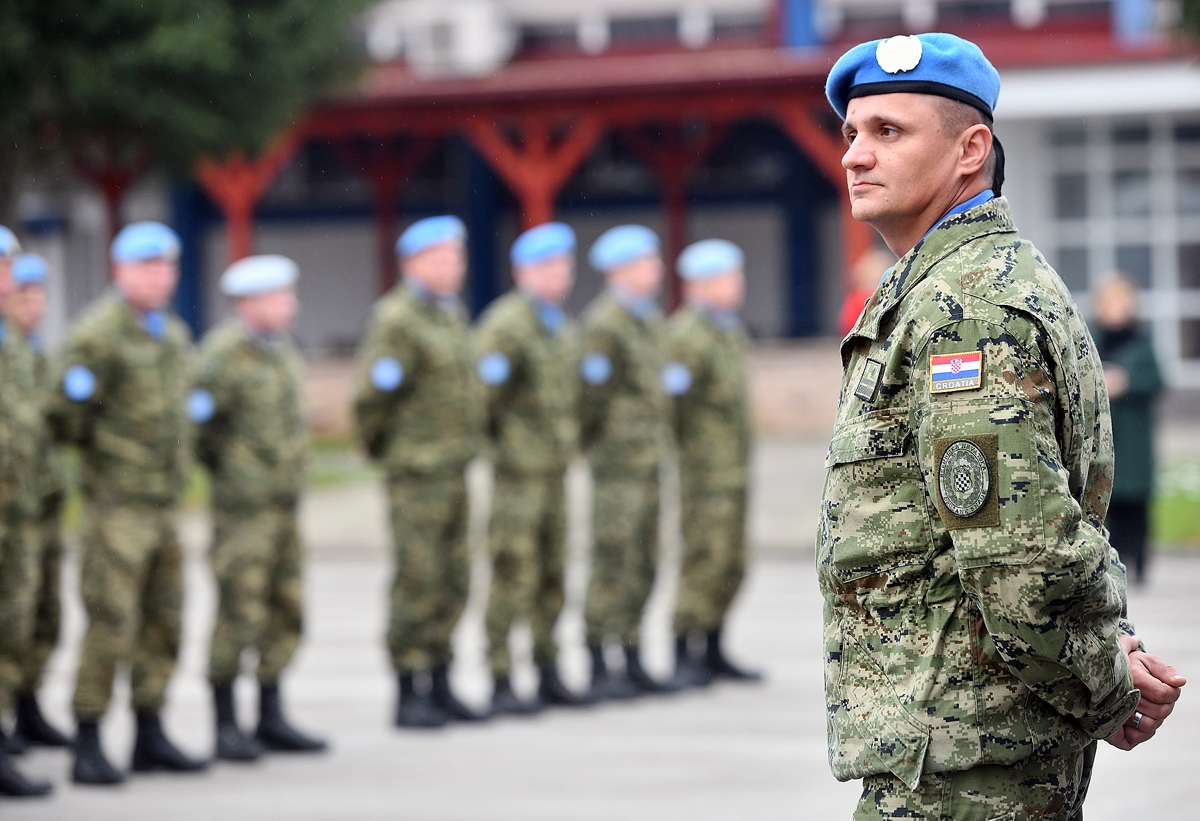 https://www.morh.hr/wp-content/gallery/povratak-1-hrvcon-a-unifil-iz-operacije-un-a-u-libanonu/docek_1hrvcon_unifil_22112018_05.jpg