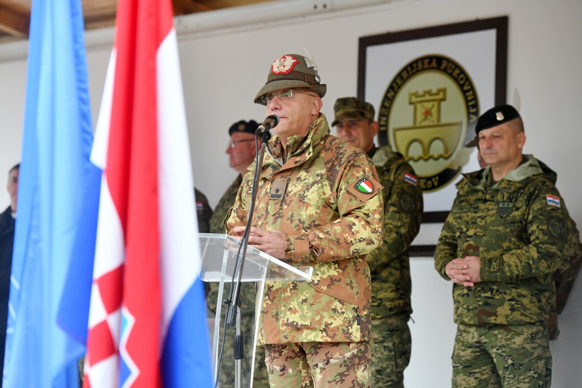 https://www.morh.hr/wp-content/gallery/povratak-1-hrvcon-a-unifil-iz-operacije-un-a-u-libanonu/docek_1hrvcon_unifil_22112018_16.jpg