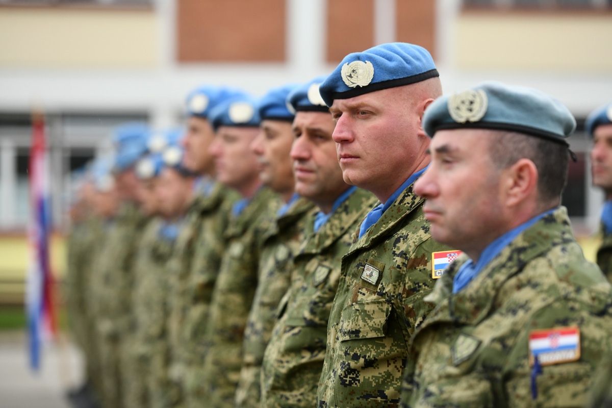 https://www.morh.hr/wp-content/gallery/povratak-1-hrvcon-a-unifil-iz-operacije-un-a-u-libanonu/docek_1hrvcon_unifil_22112018_20.jpg