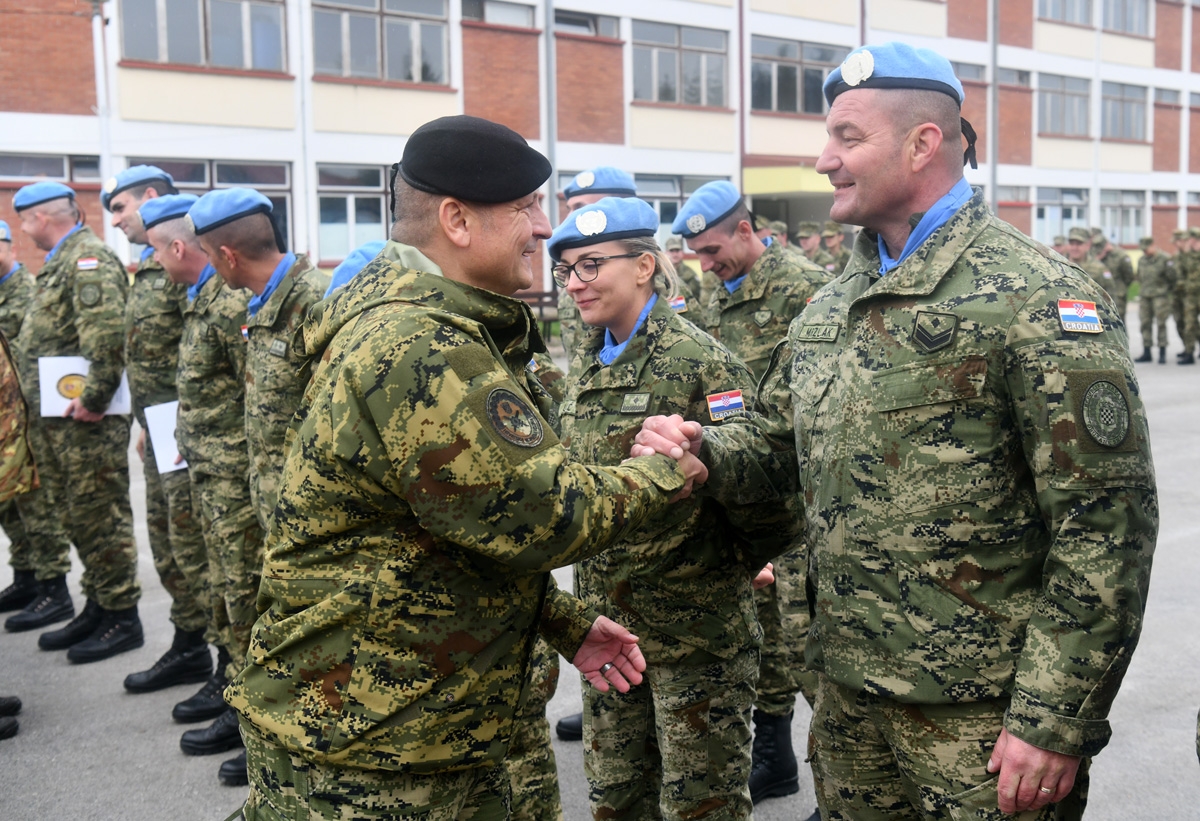 https://www.morh.hr/wp-content/gallery/povratak-1-hrvcon-a-unifil-iz-operacije-un-a-u-libanonu/docek_1hrvcon_unifil_22112018_26.jpg