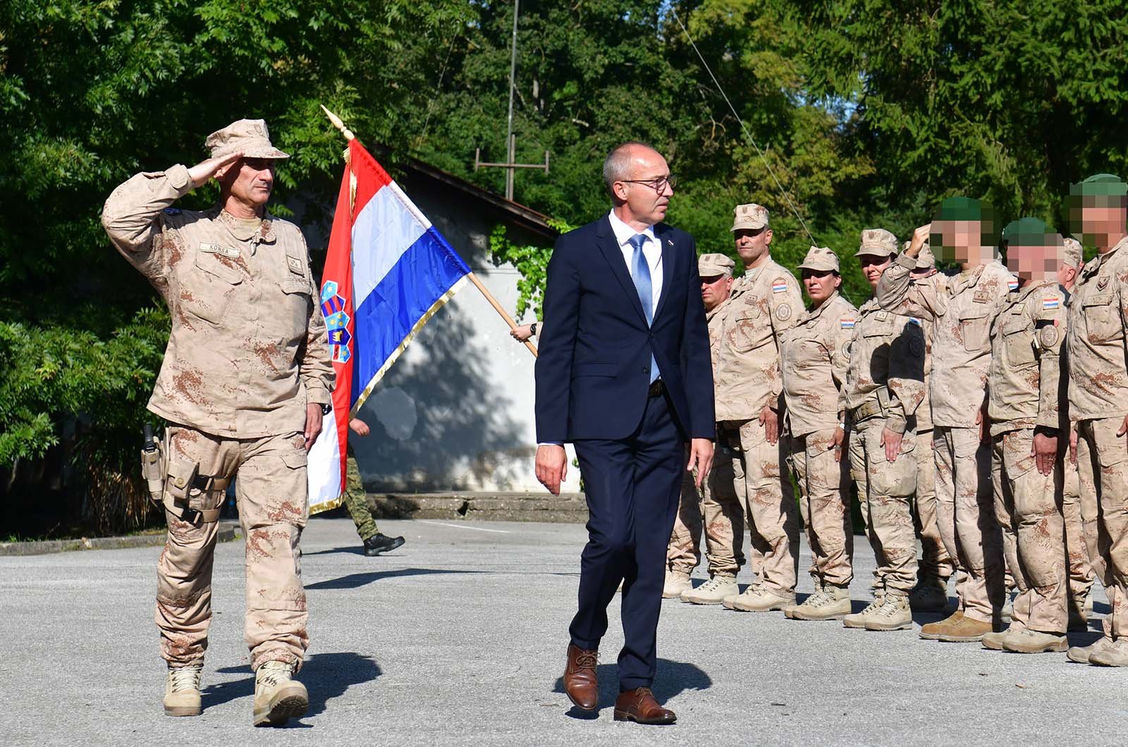 https://www.morh.hr/wp-content/gallery/povratak-10-hrvcon-a-iz-misije-resolute-support-u-afganistanu/10_hrvcon_resolute_support_nato_170919_02.jpg