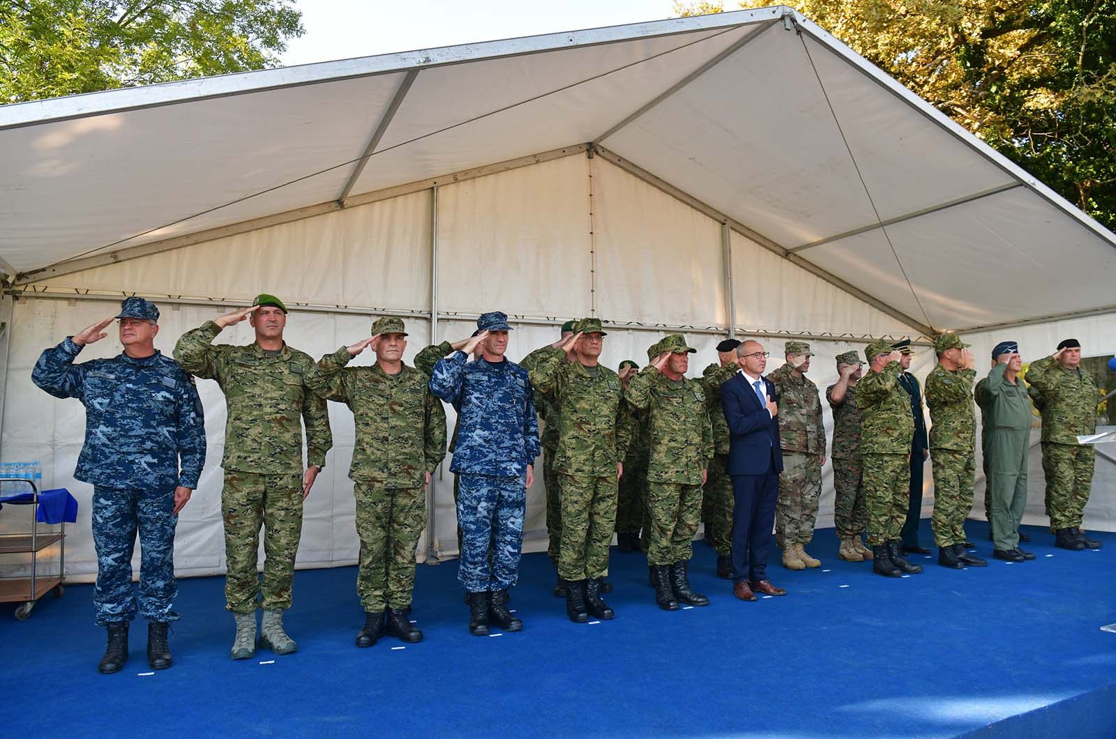 https://www.morh.hr/wp-content/gallery/povratak-10-hrvcon-a-iz-misije-resolute-support-u-afganistanu/10_hrvcon_resolute_support_nato_170919_05.jpg
