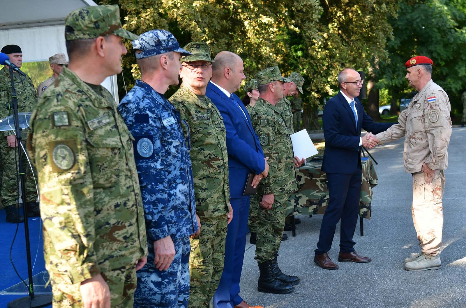 https://www.morh.hr/wp-content/gallery/povratak-10-hrvcon-a-iz-misije-resolute-support-u-afganistanu/10_hrvcon_resolute_support_nato_170919_21.jpg