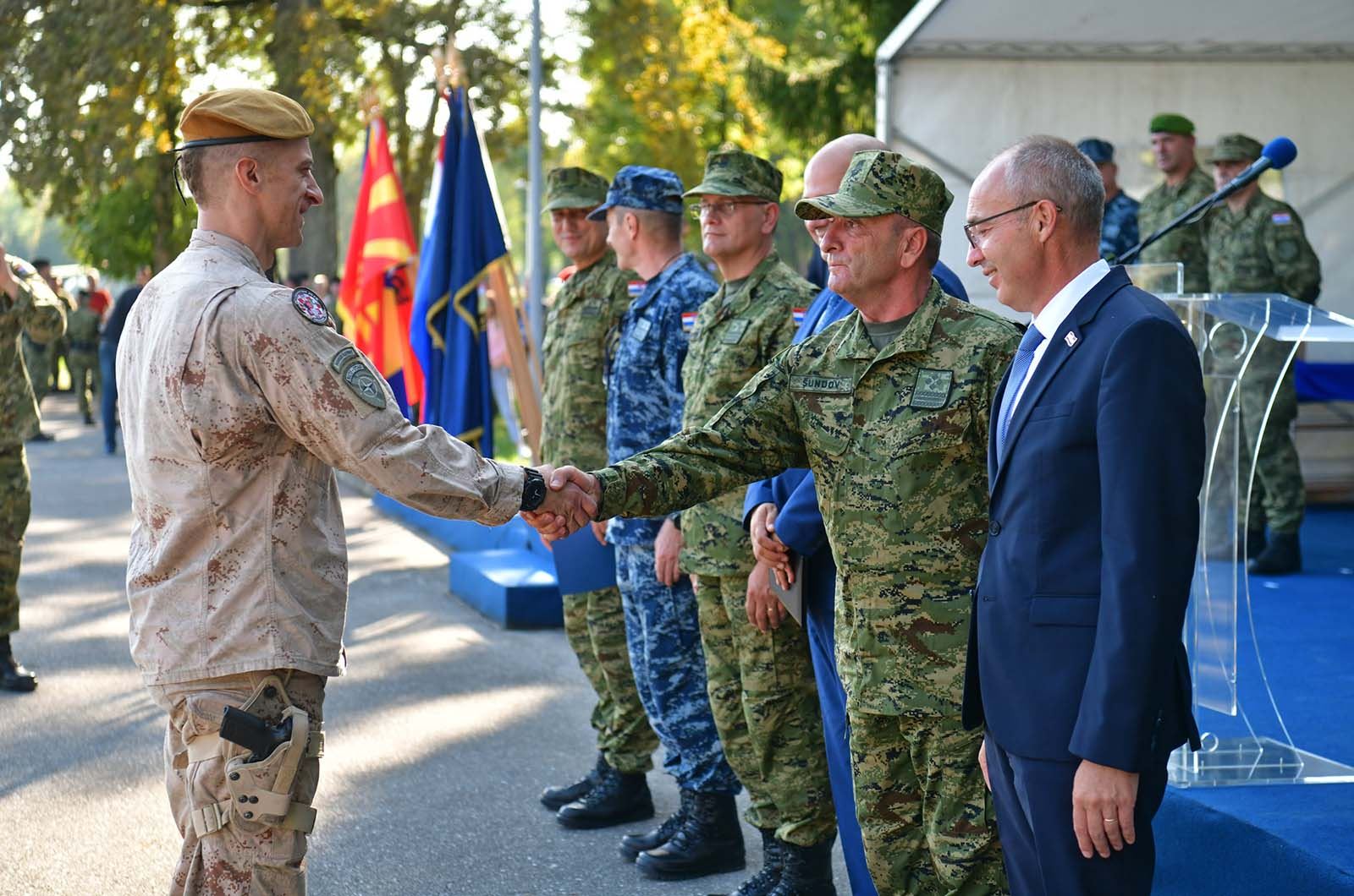https://www.morh.hr/wp-content/gallery/povratak-10-hrvcon-a-iz-misije-resolute-support-u-afganistanu/10_hrvcon_resolute_support_nato_170919_25.jpg
