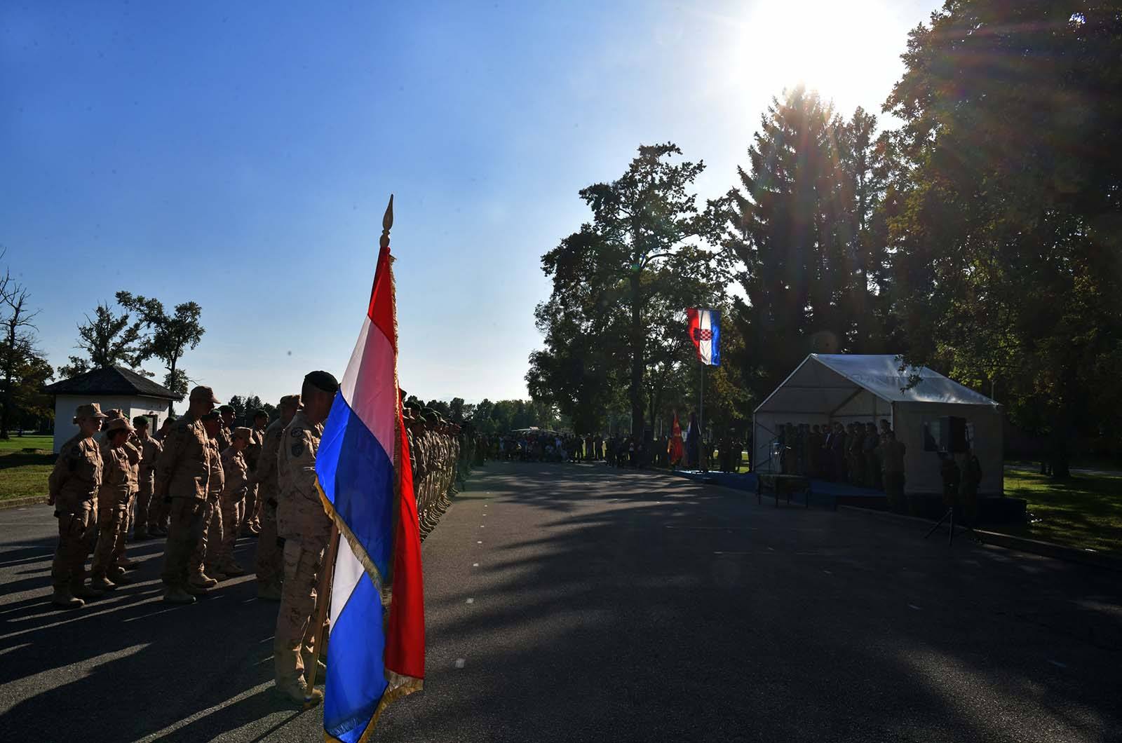 https://www.morh.hr/wp-content/gallery/povratak-10-hrvcon-a-iz-misije-resolute-support-u-afganistanu/10_hrvcon_resolute_support_nato_170919_29.jpg