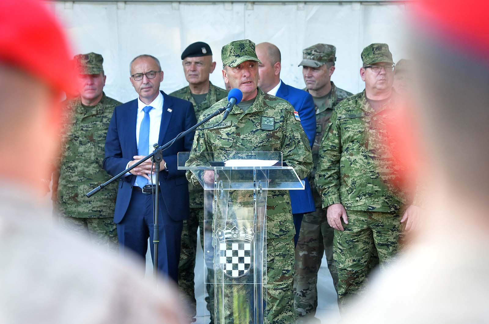 https://www.morh.hr/wp-content/gallery/povratak-10-hrvcon-a-iz-misije-resolute-support-u-afganistanu/10_hrvcon_resolute_support_nato_170919_30.jpg