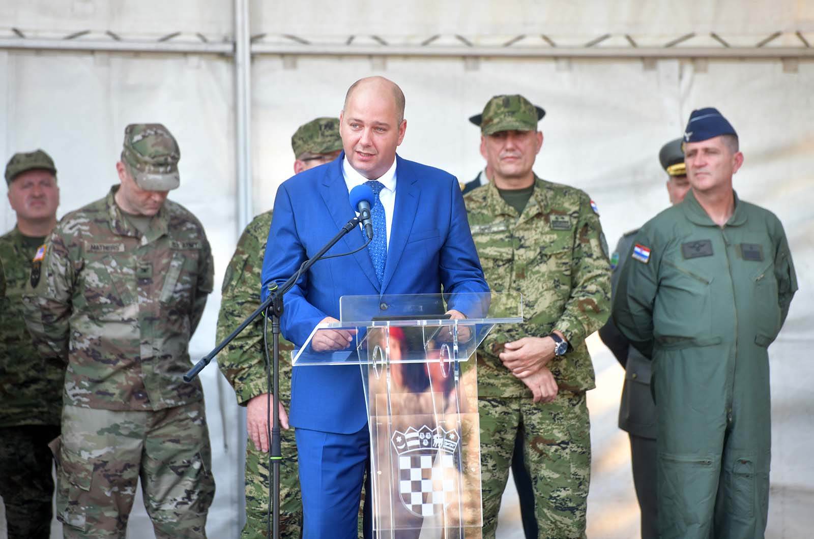 https://www.morh.hr/wp-content/gallery/povratak-10-hrvcon-a-iz-misije-resolute-support-u-afganistanu/10_hrvcon_resolute_support_nato_170919_32.jpg