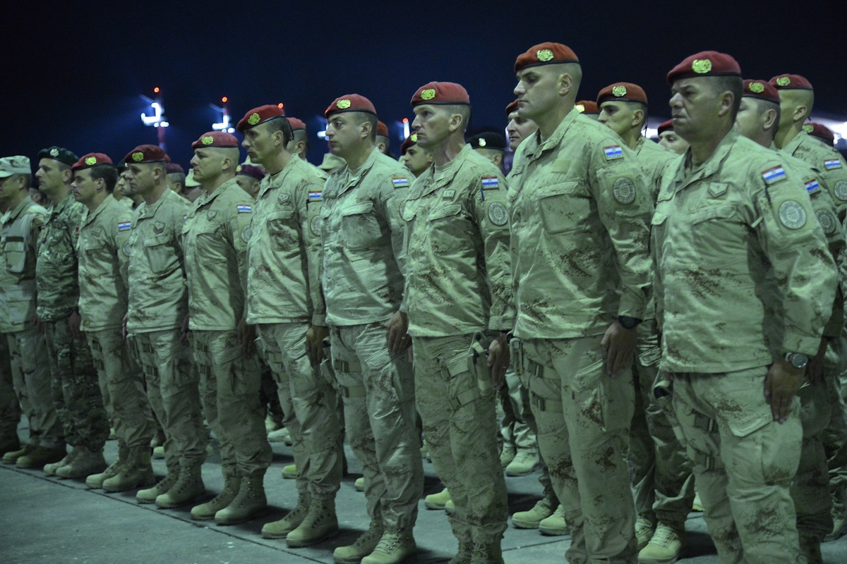 https://www.morh.hr/wp-content/gallery/povratak-9-hrvcon-a-iz-misije-resolute-support-u-afganistanu/docek_9_hrvcon_16032019_2a.jpg