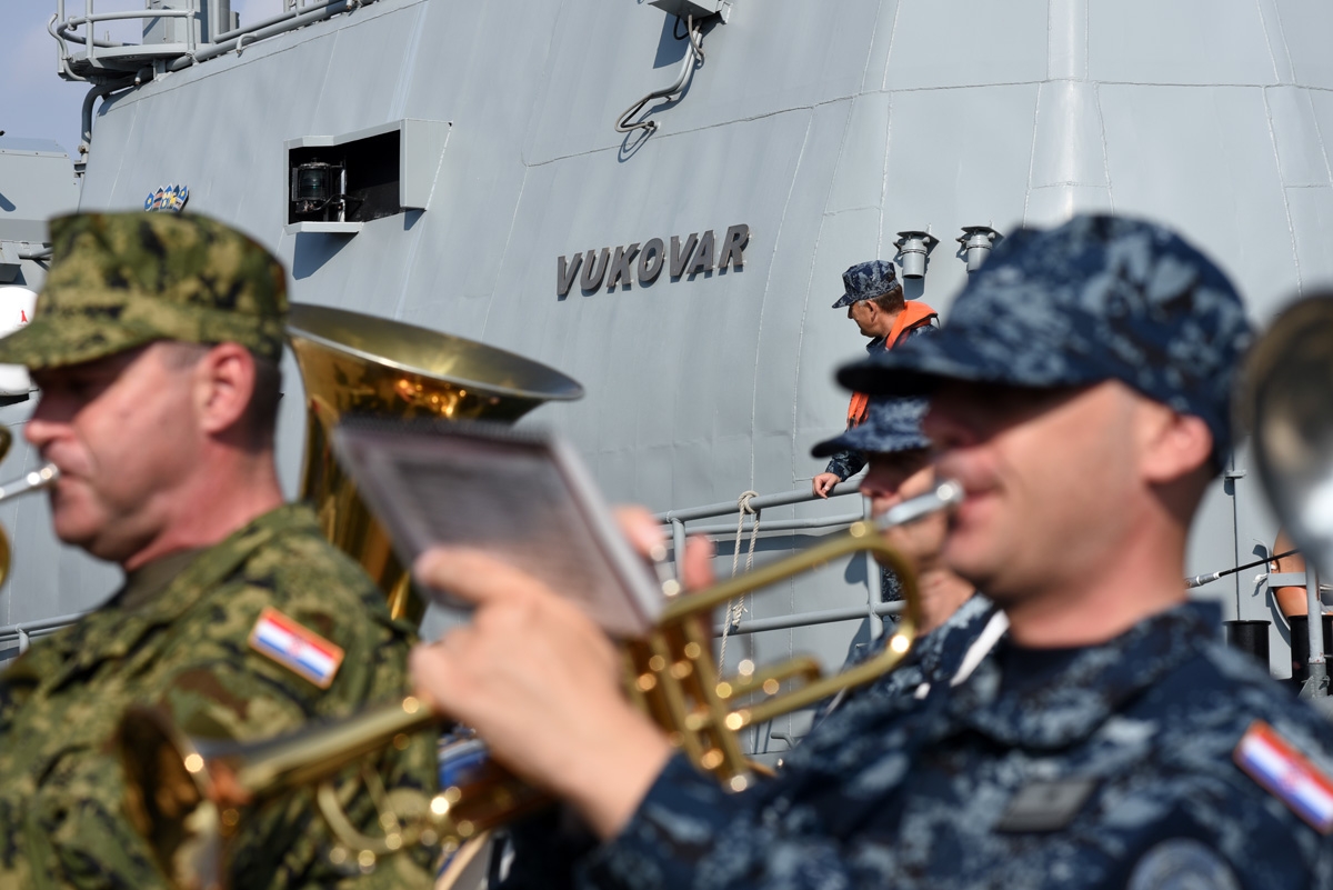 https://www.morh.hr/wp-content/gallery/povratak-broda-hrm-a-vukovar-iz-operacije-sea-guardian/povratak_rtop_vukovar_iz_operacije_sea_guardian_24092018_05.jpg